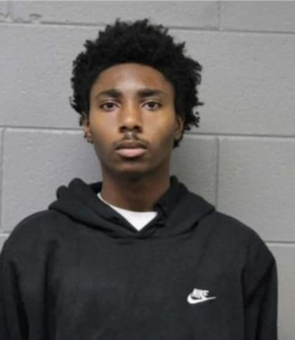 El joven arrestado por robar un banco en Chicago