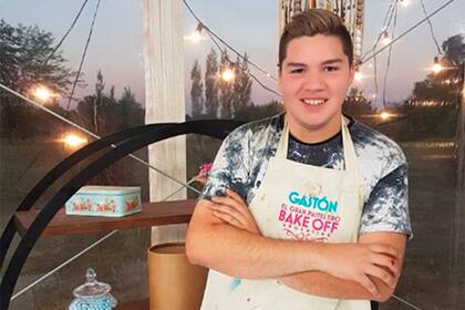 El joven chubutense, de 19 años, se consagró campeón del reality que buscaba al mejor pastelero amateur