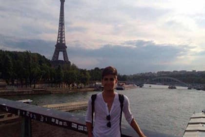 El joven compartió, por medio de sus redes sociales, imágenes de sus costosos viajes