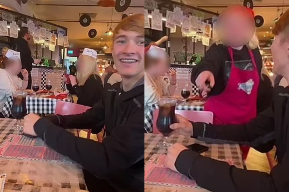 El joven de 17 años fue invitado, junto a su familia, a retirarse del establecimiento