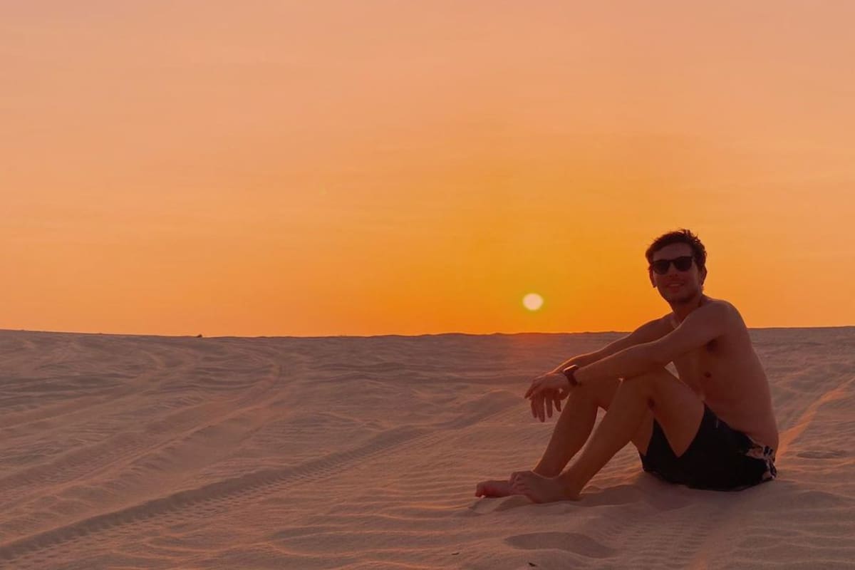 El joven de 28 años vive en Qatar la mayoría del tiempo y dio consejos para otros argentinos que piensen viajar