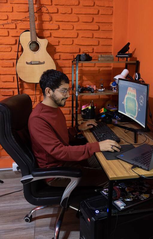 El joven es ingeniero de preventa en una empresa tecnológica multinacional