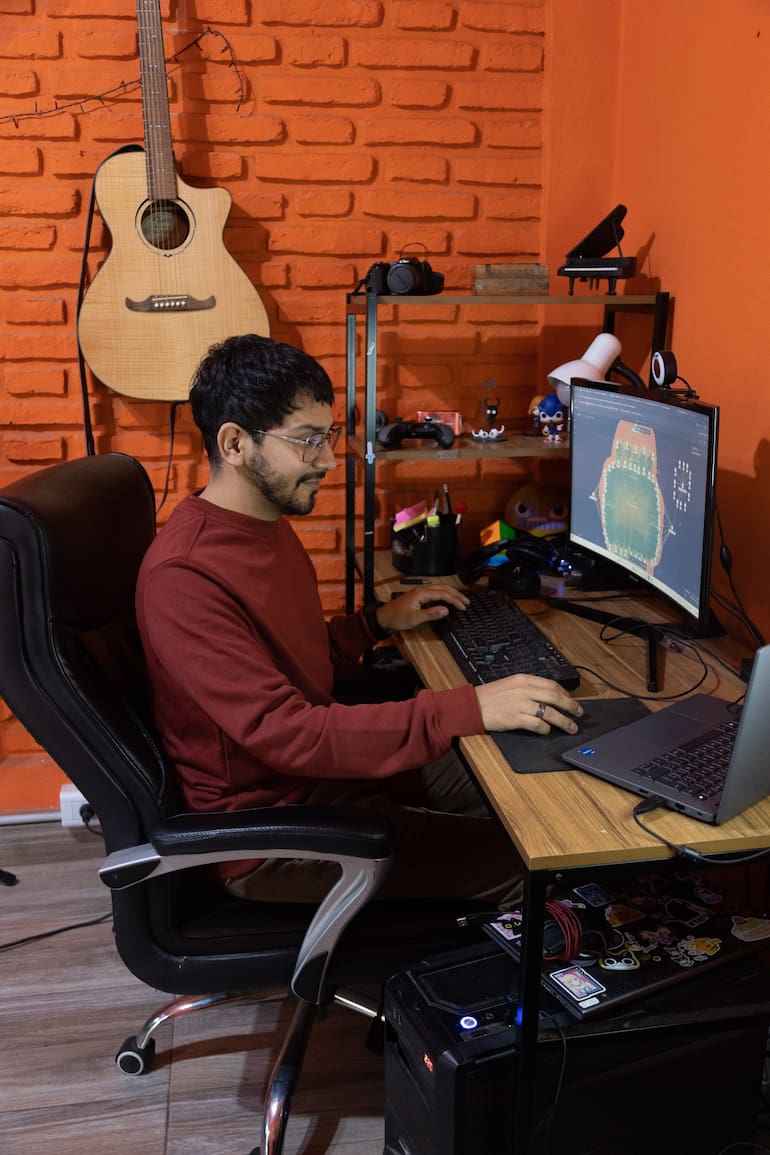 El joven es ingeniero de preventa en una empresa tecnológica multinacional