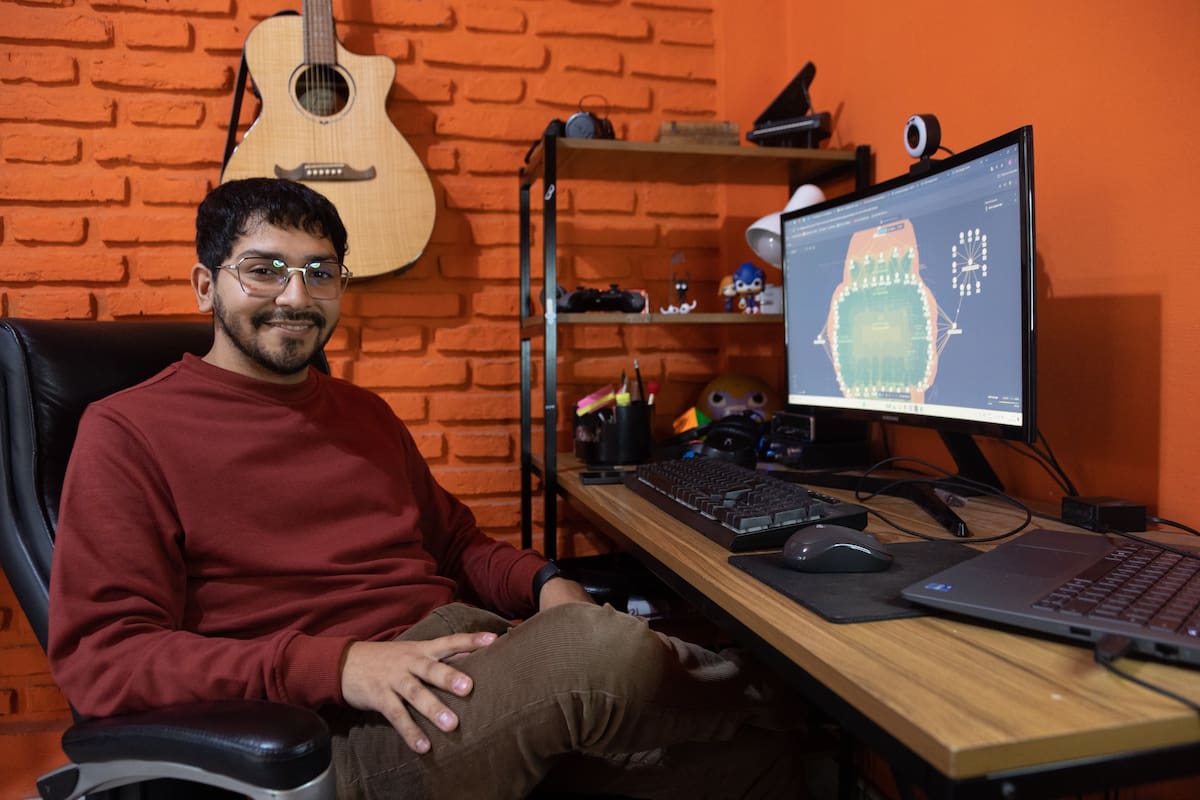 El joven es ingeniero de preventa en una empresa tecnológica multinacional