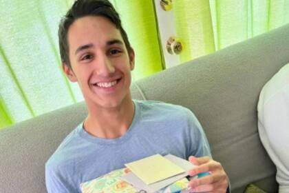El joven estuvo seis años sin usar las redes sociales por una apuesta con su madre