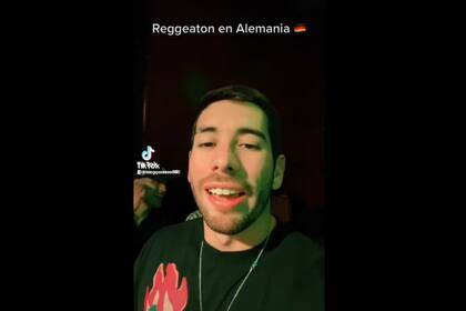 El joven influencer mostró una discoteca alemana (Captura video)