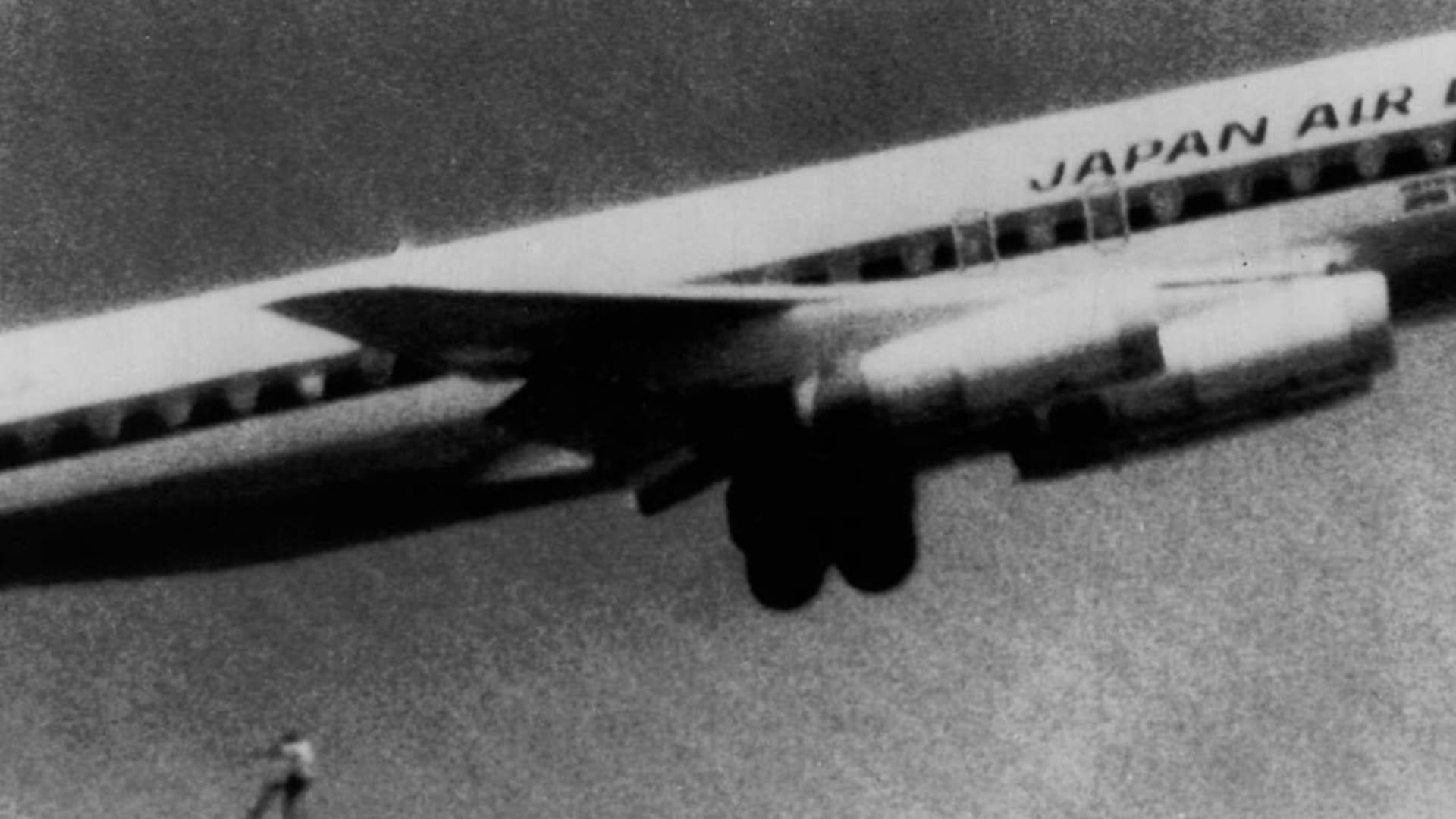El joven Keith Sapsford se había subido al compartimento del tren de aterrizaje de un avión de Aerolíneas Japón en el aeropuerto de Sydney y cayó apenas el avión despegó