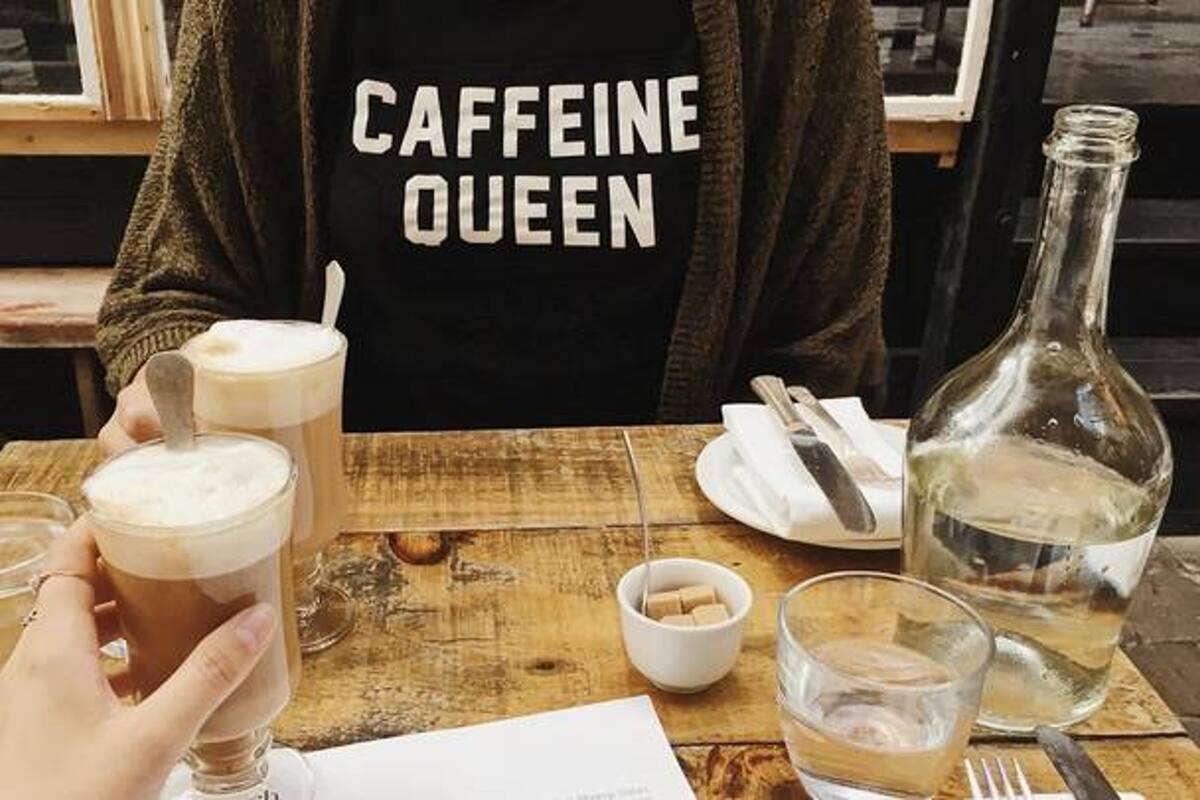 El joven le pidió el dinero del café al pensar que no iba a tener otra cita.