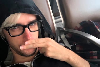 El joven músico escribió varios mensajes en su cuenta de Twitter y recibió miles de respuestas de sus seguidores