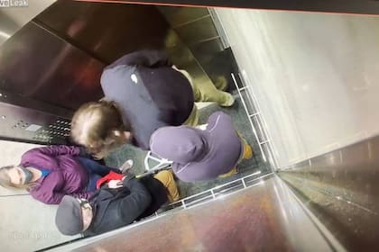 El joven no aguantó la reprimenda del pasajero que viajaba junto a él, se bajó el barbijo y lo tosió en la cara