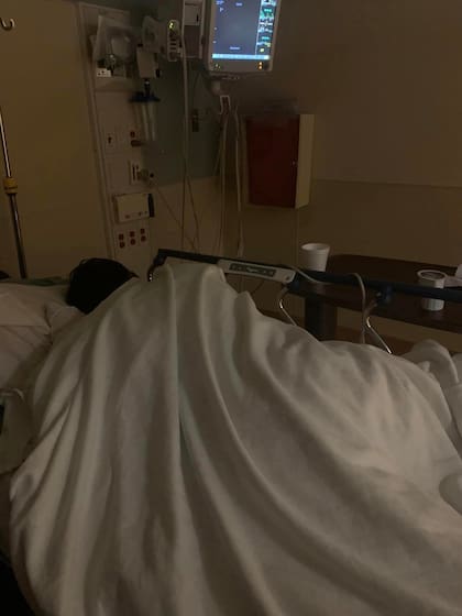 El joven permanece hospitalizado y monitorean su estado de salud