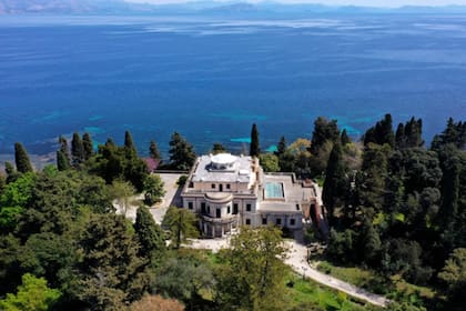 El joven príncipe de Grecia y Dinamarca nació en 1921 en Corfú, una isla frente a la costa noroeste de Grecia