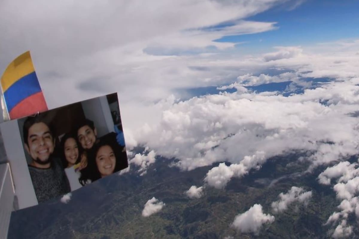 El joven puso una cámara dentro de una caja de telgopor que ató a un globo meteorológico y logró grabar postales del planeta desde una altitud de 30 kilómetros