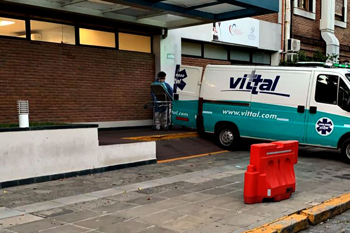 El joven que contagió a su abuelo estuvo internado en una clínica de Belgrano