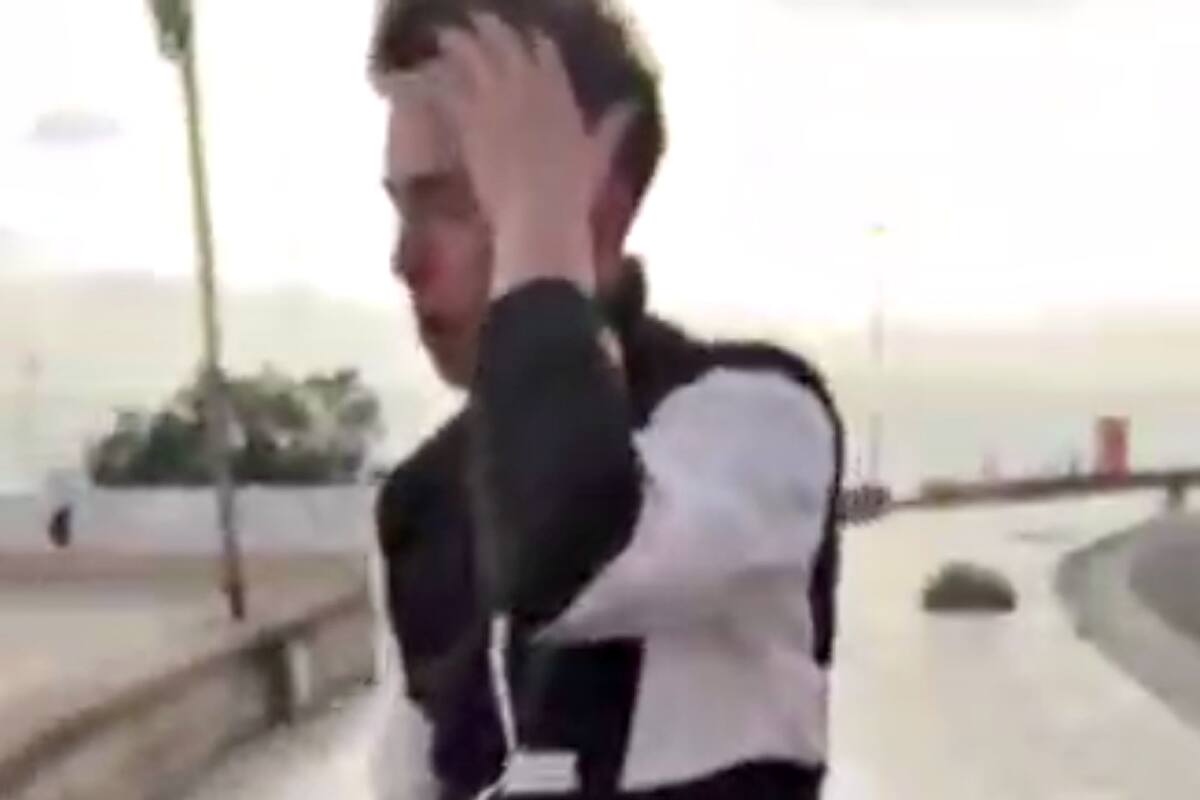 El joven que manejaba el auto, segundos después de haber chocado.