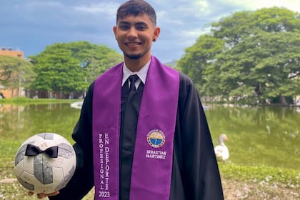 El joven tiene 22 años y se tituló como profesional del deporte (Foto: Facebook: Sebastián Martínez)