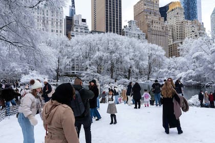 El jueves marcará un punto de inflexión en el noreste con temperaturas máximas de 40°F (4°C), antes de que el ingreso de un frente frío durante la noche instale la masa de aire más gélida de la temporada en Nueva York y Nueva Jersey