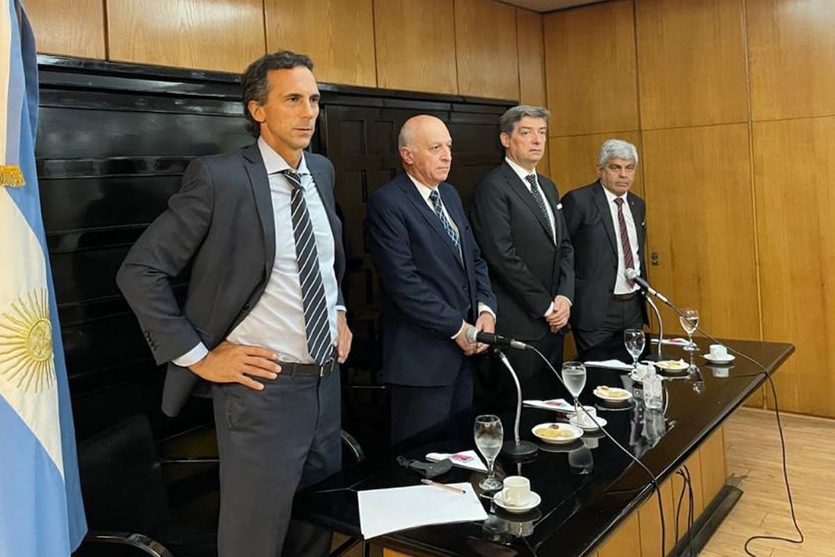 El juez Anibal Pineda, presidente de la Cámara Federal de Rosario; el procurador Eduardo Casal, el juez Horacio Rosatti y el fiscal general de Santa Fe, Jorge Baclini