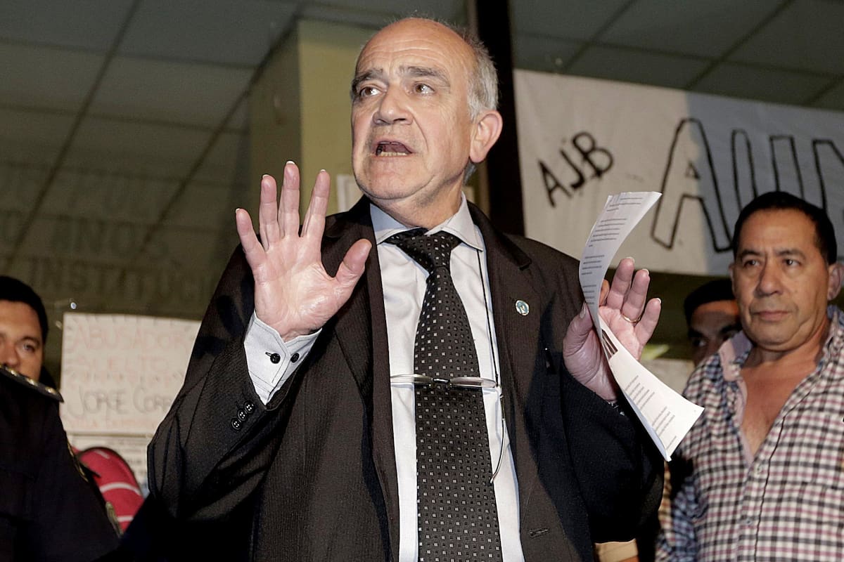 El juez Carzoglio, anteayer, en su breve contacto con la prensa