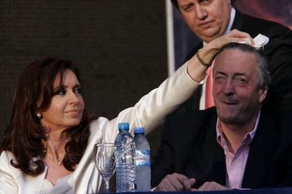 El juez Claudio Bonadio que Néstor Kirchner, Cristina Kirchner y Julio de Vido eran "beneficiarios finales" de los fondos recaudados