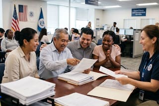Buenas noticias para migrantes: el Uscis reactiva solicitudes de asilo pausadas y beneficios