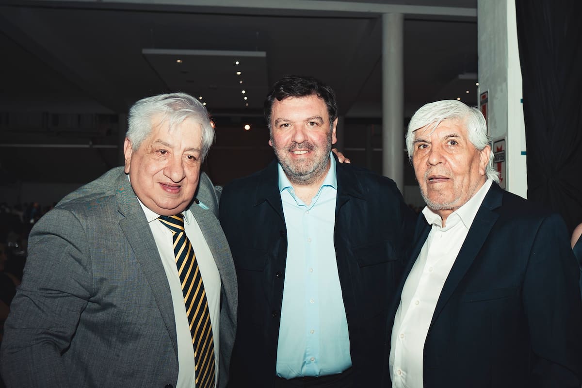 El juez federal Ariel Lijo, con los sindicalistas Julio Piumato y Hugo Moyano, el miércoles pasado, en un festejo de fin de año del gremio de los judiciales