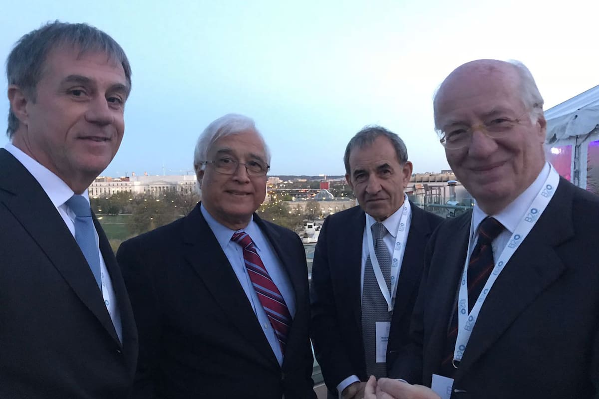 El juez fue designado por Trump como máximo representante en la Argentina; ayer compartió un evento con empresarios