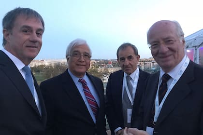 El juez fue designado por Trump como máximo representante en la Argentina; ayer compartió un evento con empresarios