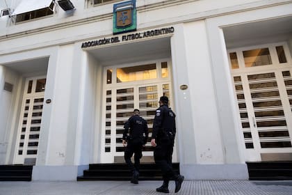 El juez Luis Armella ordenó allanar la sede de la AFA, entre otros puntos, por la causa de Sur Finanzas