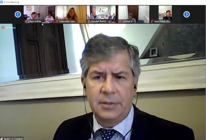 El juez Néstor Costabel, presidente del Tribunal Oral Federal (TOF) N°4, durante el inicio del juicio por las presuntas estafas a través de Hope Funds