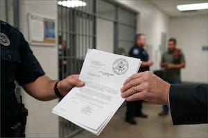 Frenan la deportación y liberan a un migrante que fue testigo clave del tiroteo en Houston