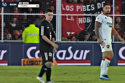 El jugador Apolonio al ingresar al campo
