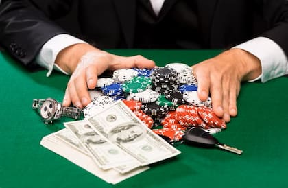 El jugador combina rasgos de las personas que quieren generar dinero y las que lo gastan compulsivamente