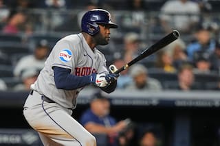 Yordan Álvarez va rumbo a la Triple Corona, pero es más feliz al volante del RV familiar