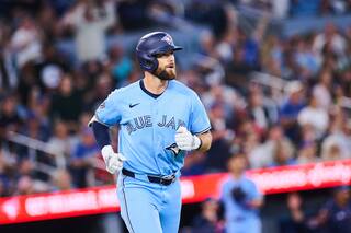 Nathan Lukes pega jonrón y Blue Jays cortan racha de nueve triunfos de Royals con 3-0