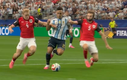 El jugador estuvo involucrado en el penal cometido a Lautaro Martínez (Foto: X)