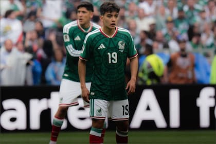 El jugador mexicano se convirtió en el segundo futbolista más joven en debutar en un partido de fase eliminatoria del Mundial, solo por detrás de Pelé