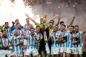 El jugador que aparece junto a Lionel Messi en las fotos de la Copa América y el Mundial