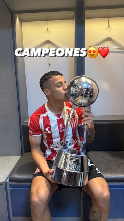 El jugador que horas antes celebró el triunfo de Estudiantes.