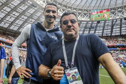 El jugador sueco Zlatan Ibrahimovic, junto a su agente Mino Raiola, en el Mundial de 2018