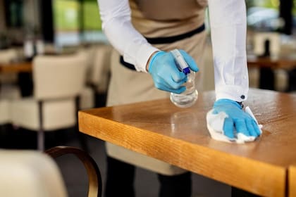 El jugo de limón también puede funcionar para estas superficies