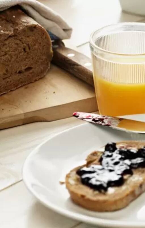 Culturalmente en la Argentina se considera como tradicional al desayuno compuesto por tostadas con mermelada, café con leche y un jugo de naranja