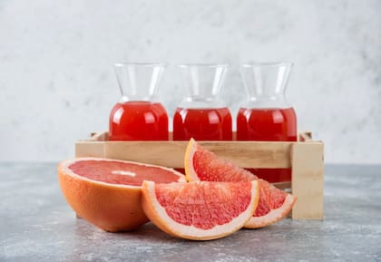 El jugo de pomelo puede tener contraindicaciones y efectos adversos