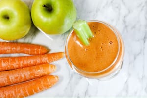 El jugo es una buena opción para consumir vegetales que no suele ingerir en su dieta (Foto: iStock)