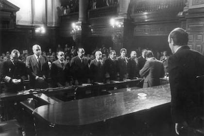 El juicio a las Juntas Militares en 1985, que condenó a los jerarcas de la última dictadura