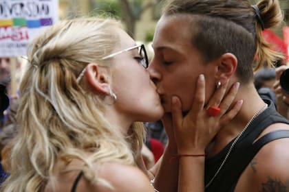 El juicio es por "resistencia a la autoridad", pero la mujer aduce que se trató de un acto de "lesbofobia