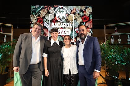 El jurado integrado por Enrique Comas, Inés de los Santos, María Barrutia y Tato Giovannoni
