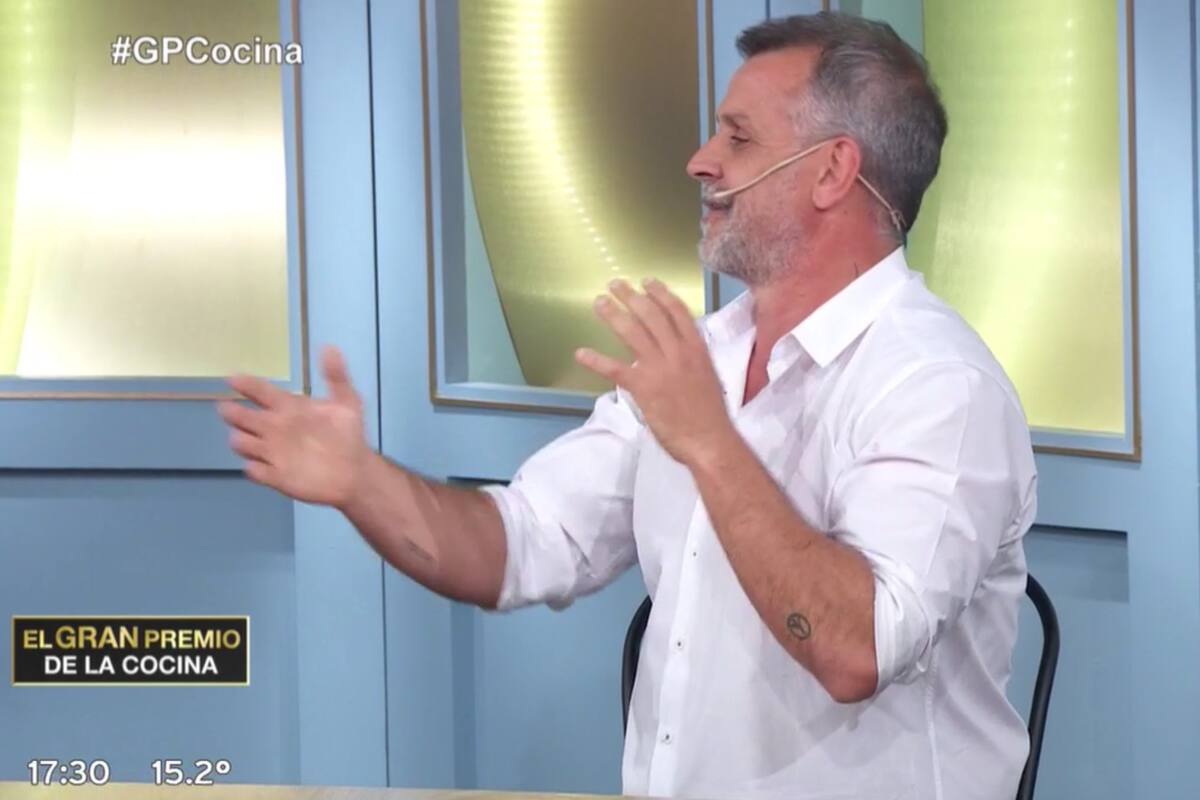 El jurado quiso elogiar a uno de los participantes y cometió un error que generó la burla de todos en el estudio.