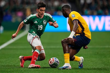 El juvenil Gilberto Mora, de 17 años, fue uno de los futbolistas más destacados de México ante Ecuador