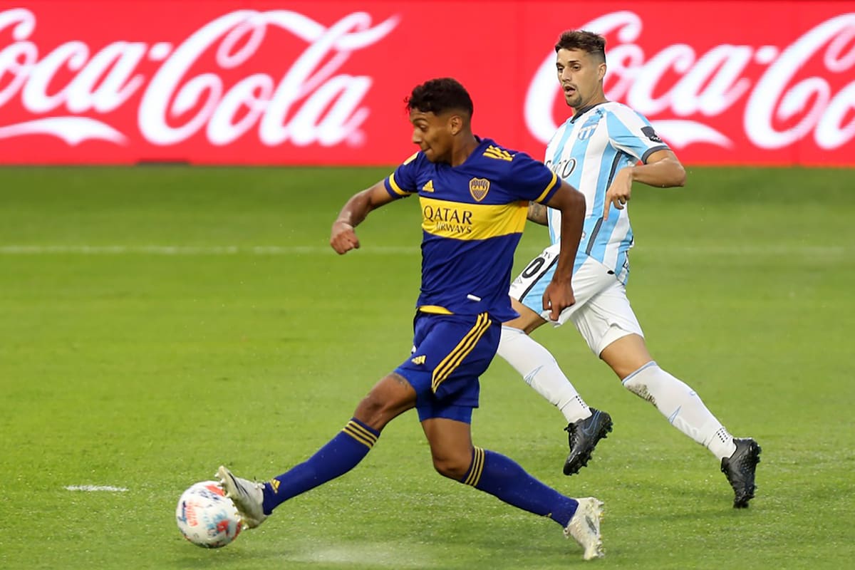 El juvenil mediocampista Cristian Medina anotó el primer tanto a los 5 minutos.